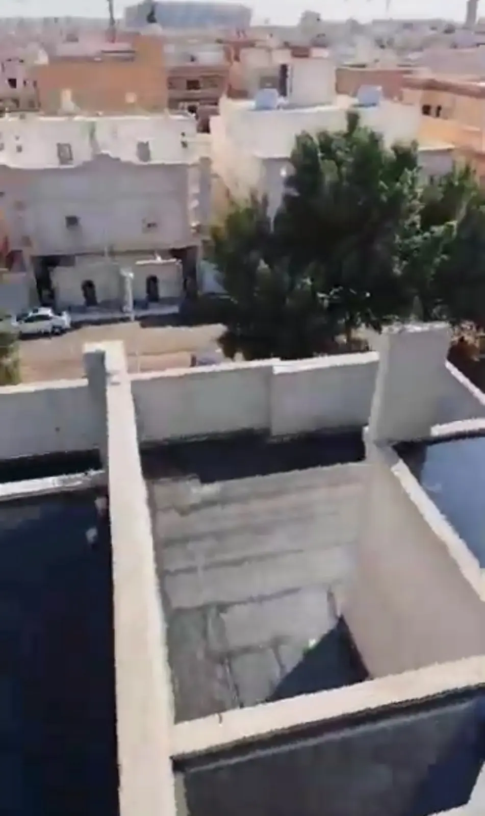 عزل سطح مبنى وملاحقه الخارجية